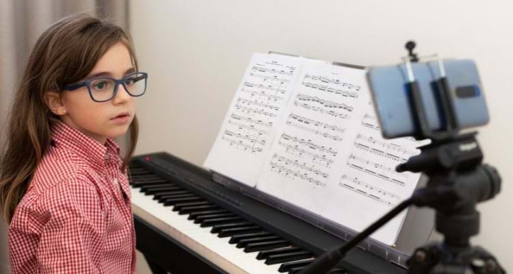 Piyano Eğitim Programı Piyano Dersleri özel ve yarı özel dersler şeklinde, hafta sonu veya hafta içi talebe göre programlanmaktadır. 