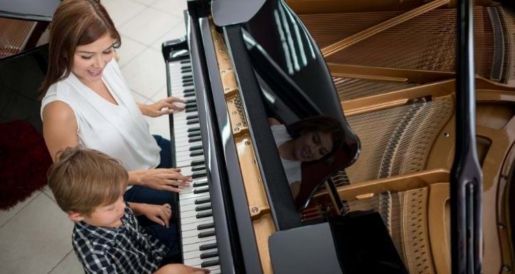 Piyano Eğitim Programı Piyano Dersleri özel ve yarı özel dersler şeklinde, hafta sonu veya hafta içi talebe göre programlanmaktadır. 