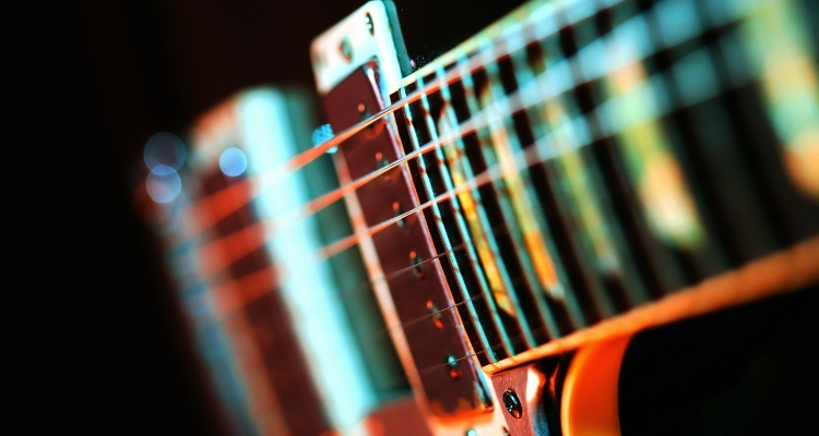Elektro Gitar Eğitim Programı Elektro Gitar Derslerimiz özel ders şeklinde, hafta sonu veya hafta içi talebe göre programlanmaktadır.  